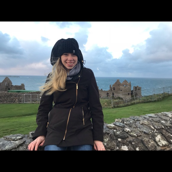 Meet your Posher, Emily - Picture 1 of 1